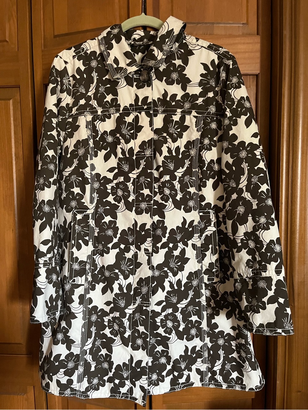 Women’s Eddie Bauer petite medium floral raincoat